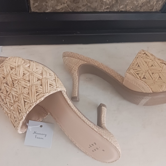 Women's Raffia Slide Heels With Memory Foam - Picture 3 of 6